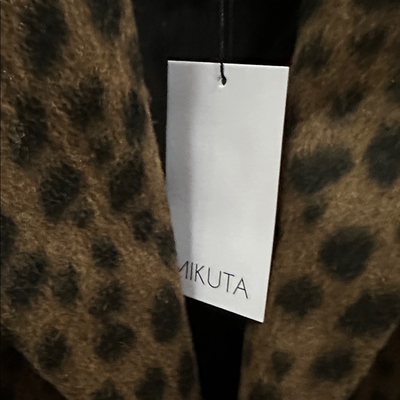 Mikuta Leo Oversized Blazer - Picture 5 of 9